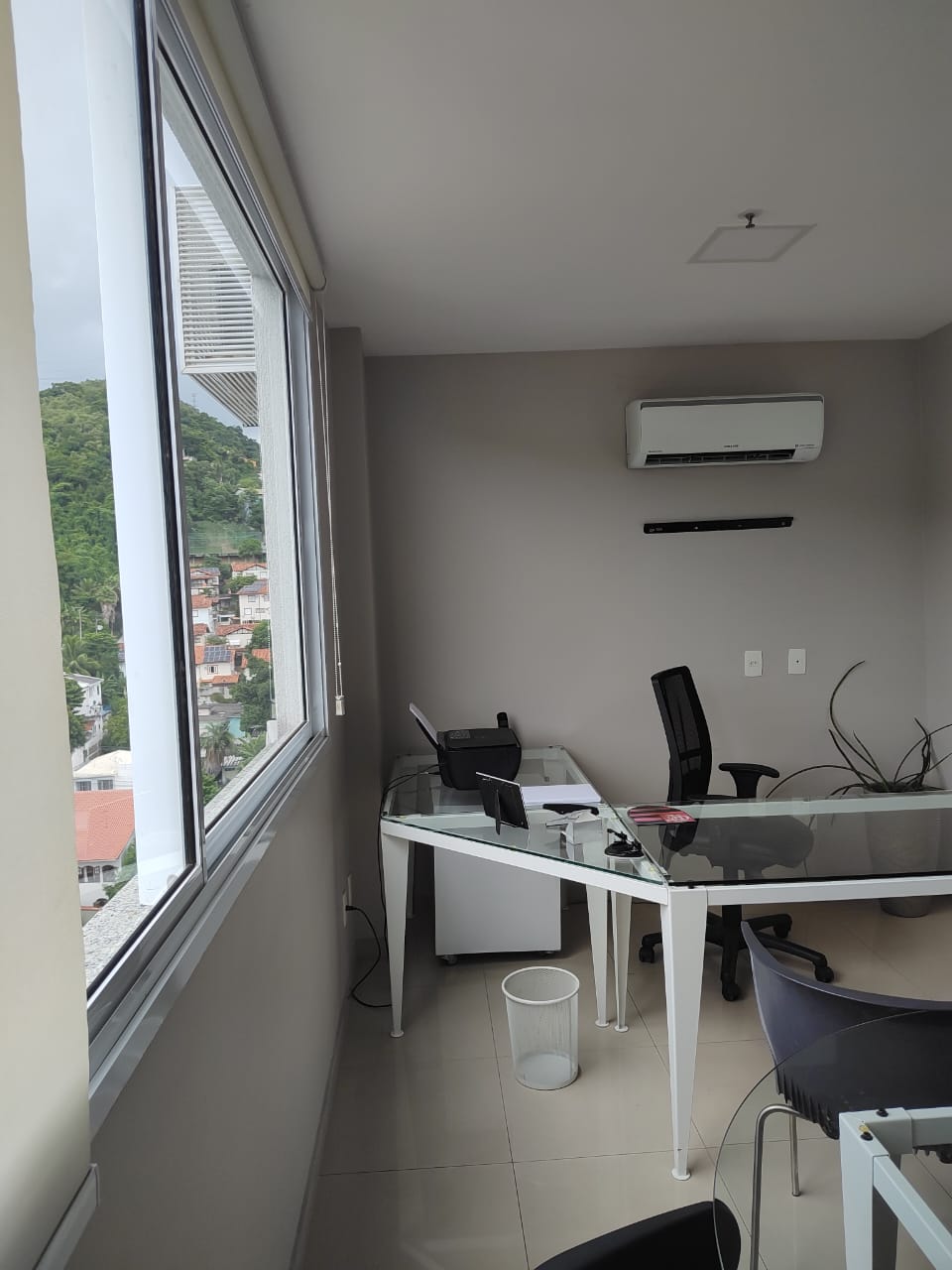 Sala Comercial à Venda, 28 m²em Santa Rosa - Niterói