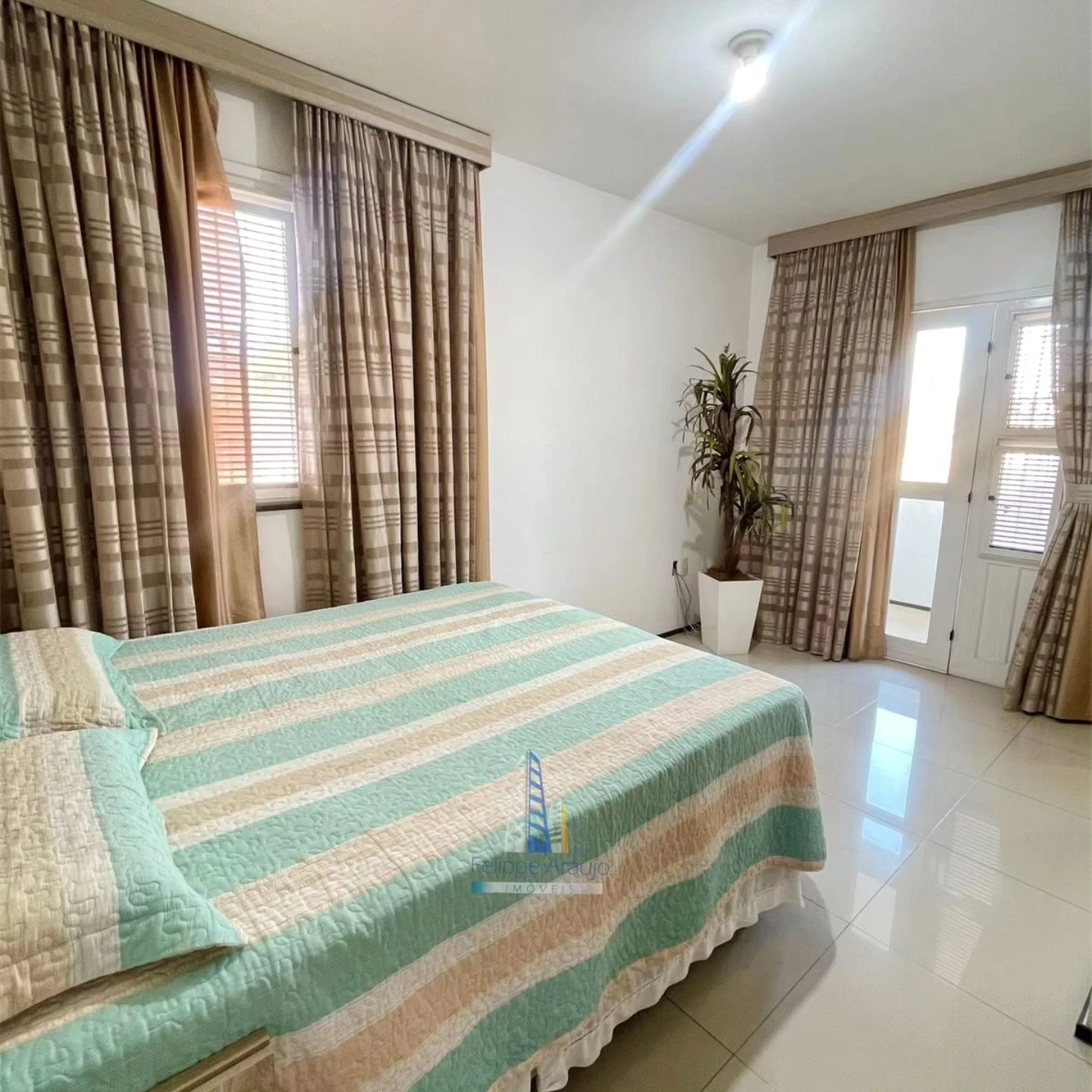 Imagem Casa com 4 Quartos à Venda, 212 metros em Maraponga - Fortaleza