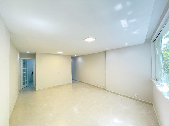 Imagem Apartamento com 2 Quartos à Venda,  em Copacabana - Rio de Janeiro