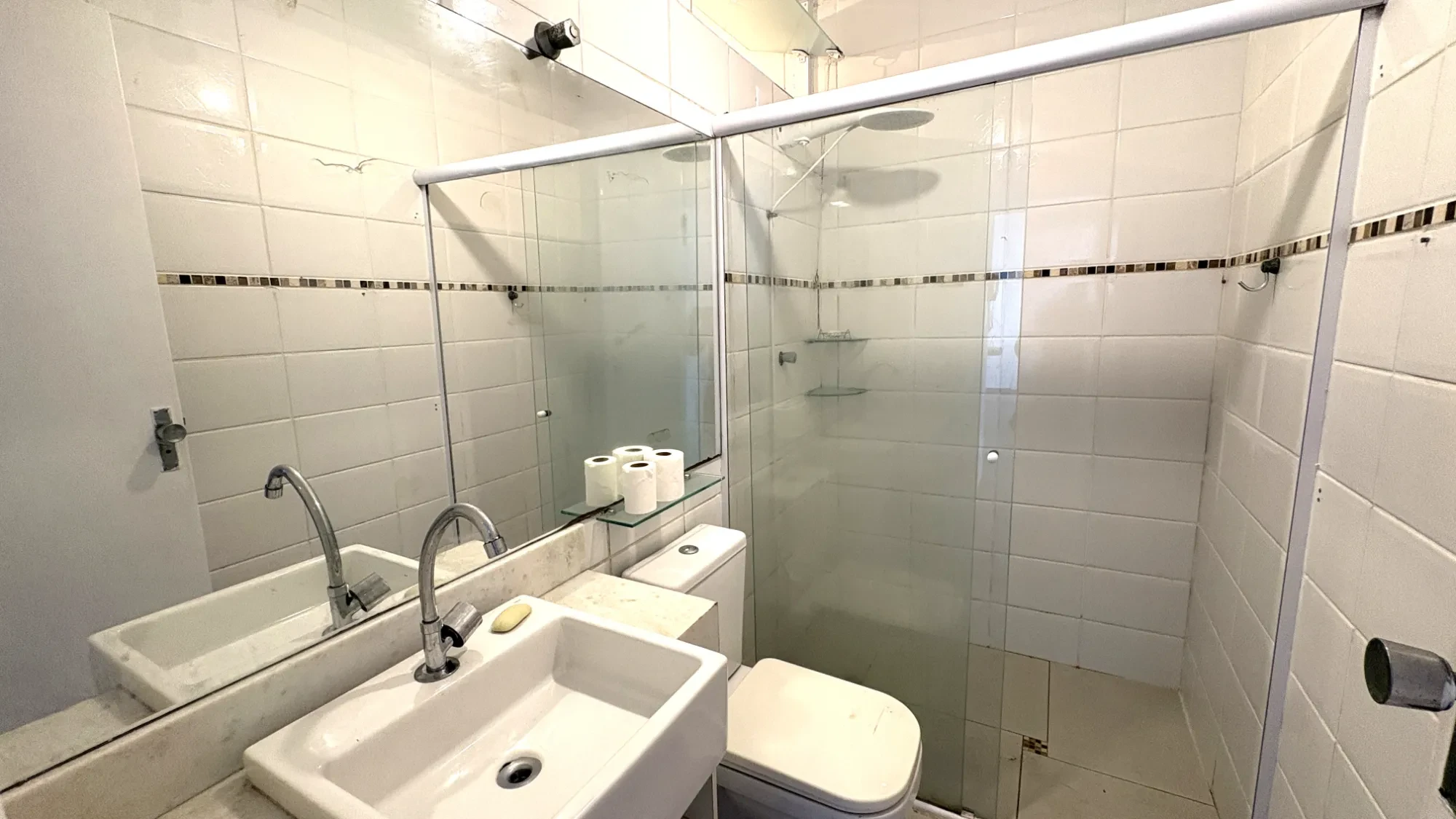 Imagem Apartamento com 2 Quartos à Venda ou Locação, 66 m² em Enseada - Guarujá