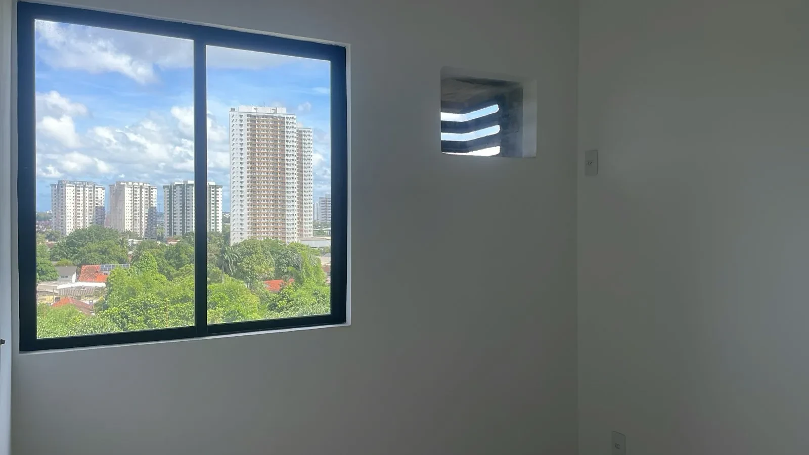 Imagem Apartamento com 2 Quartos à Venda, 45 metros em Caxangá - Recife
