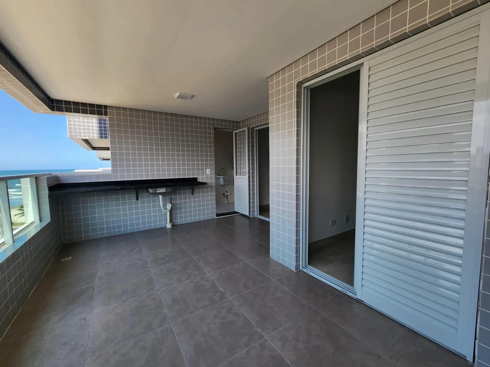Imagem Apartamento com 2 Quartos à Venda, 8000 metro em Caiçara - Praia Grande