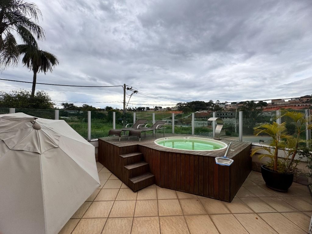 Imagem Casa com 4 Quartos à Venda, 249 m² em Tijuca - Contagem