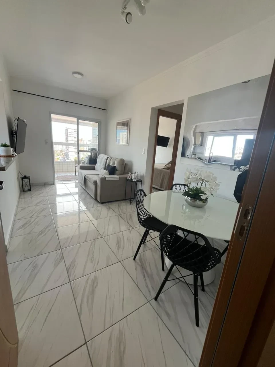 Imagem Apartamento com 2 Quartos à Venda, 67 m² em Guilhermina - Praia Grande