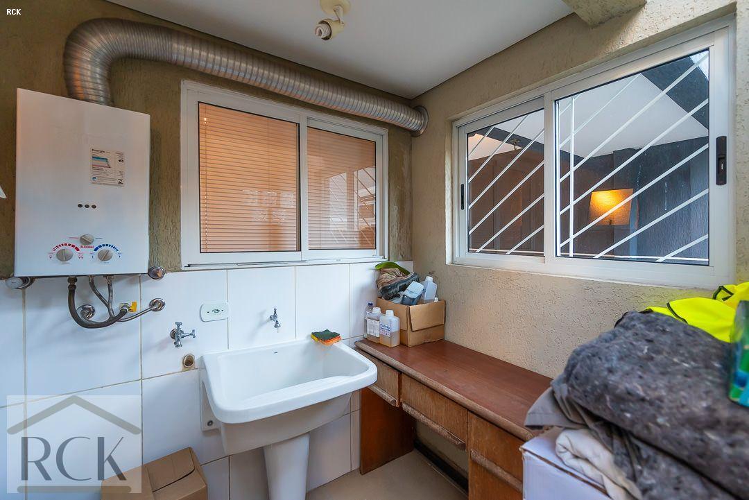 Imagem Sobrado com 3 Quartos à Venda, 162 m²em Uberaba - Curitiba