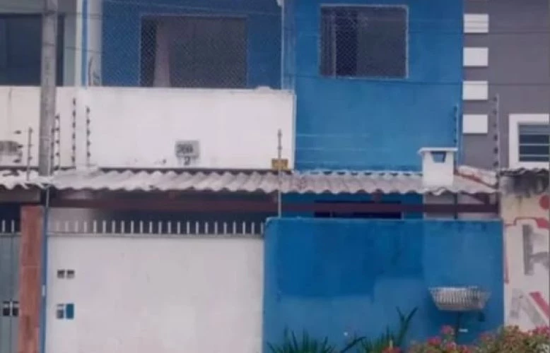 Imagem Sobrado com 2 Quartos à Venda, 74 m² em Sítio Cercado - Curitiba