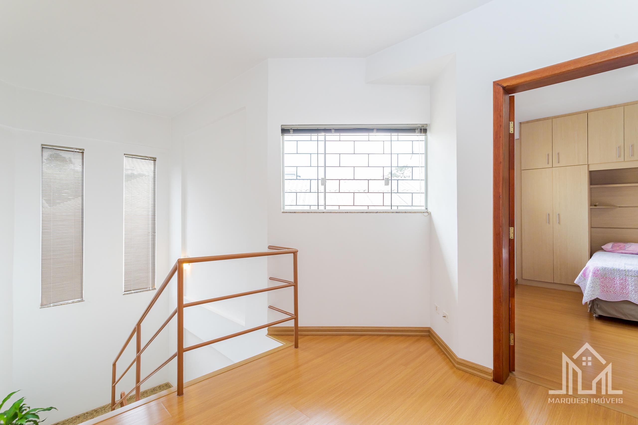 Imagem Casa com 3 Quartos à Venda, 241 m² em Guabirotuba - Curitiba