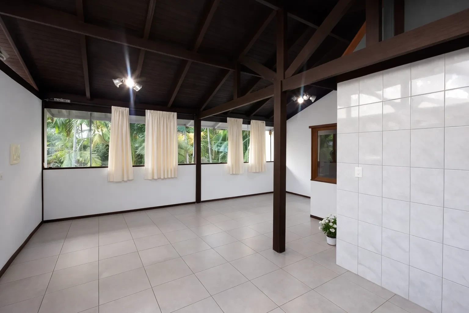 Imagem Sobrado com 3 Quartos à Venda, 240 metros em Jaraguá Esquerdo - Jaraguá do Sul