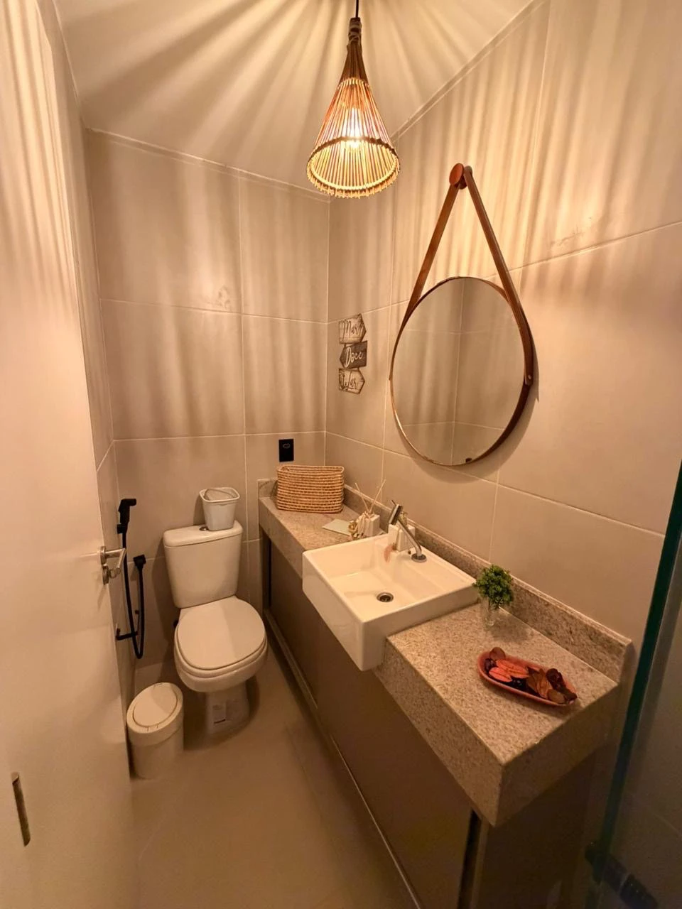 Imagem Casa de Condomínio com 3 Quartos para Alugar, 100 metros em Itacimirim (Monte Gordo) - Camaçari