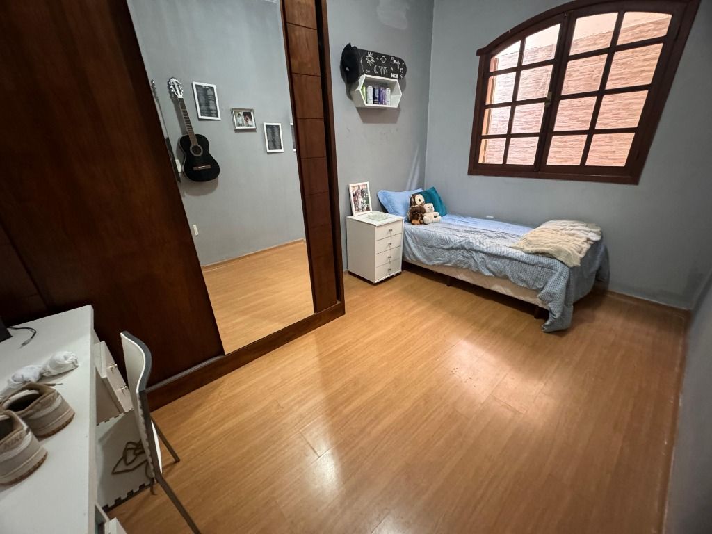 Imagem Casa com 4 Quartos à Venda, 249 m² em Tijuca - Contagem