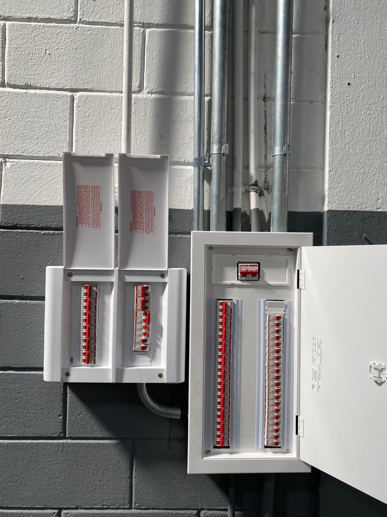 Foto do imóvel: Galpão para Alugar, 1.300 m² em Jardim Henriqueta - Taboão da Serra