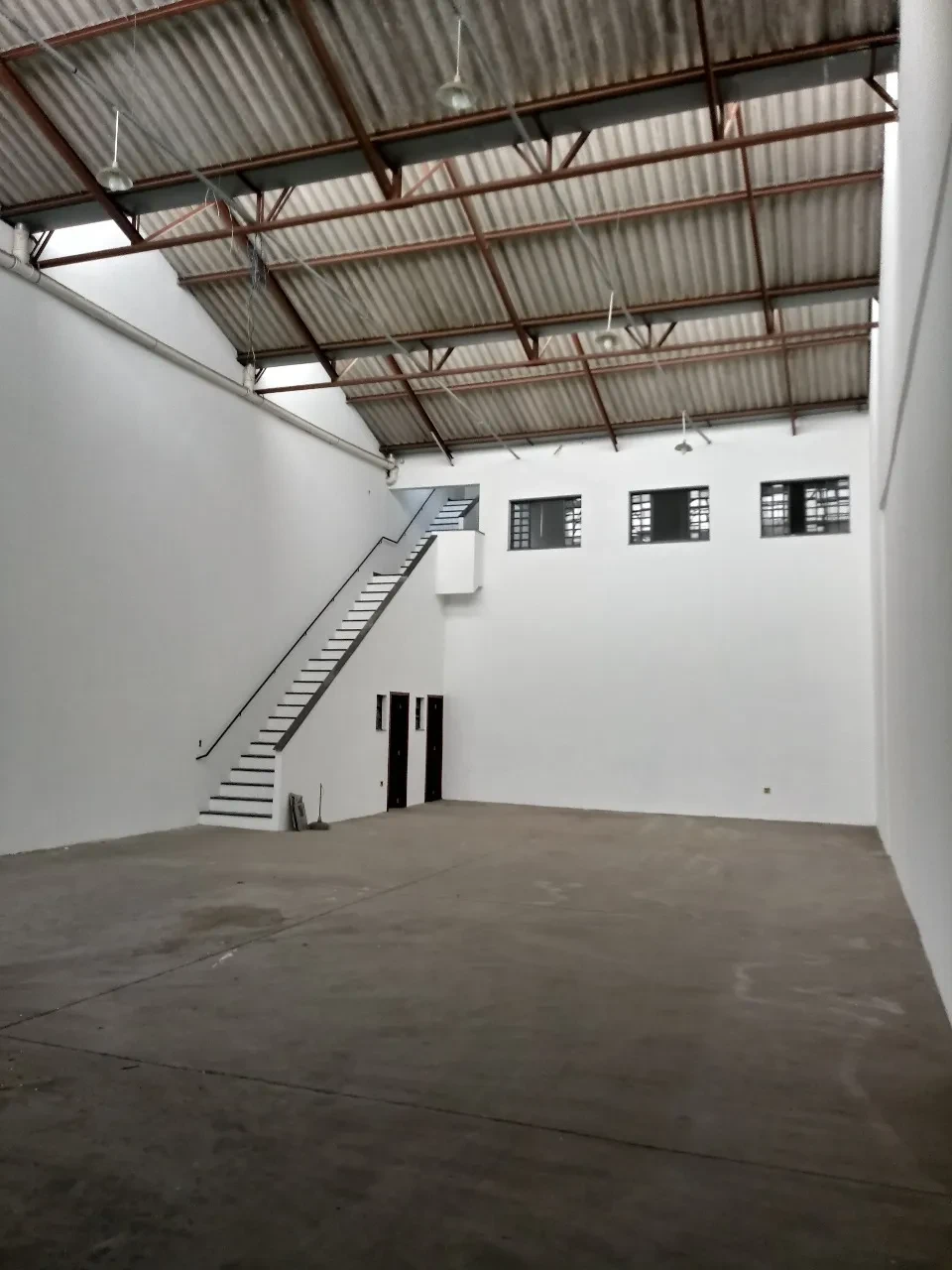 Foto do imóvel: Galpão para Alugar, 330 m² em Jardim Jaraguá (São Domingos) - São Paulo