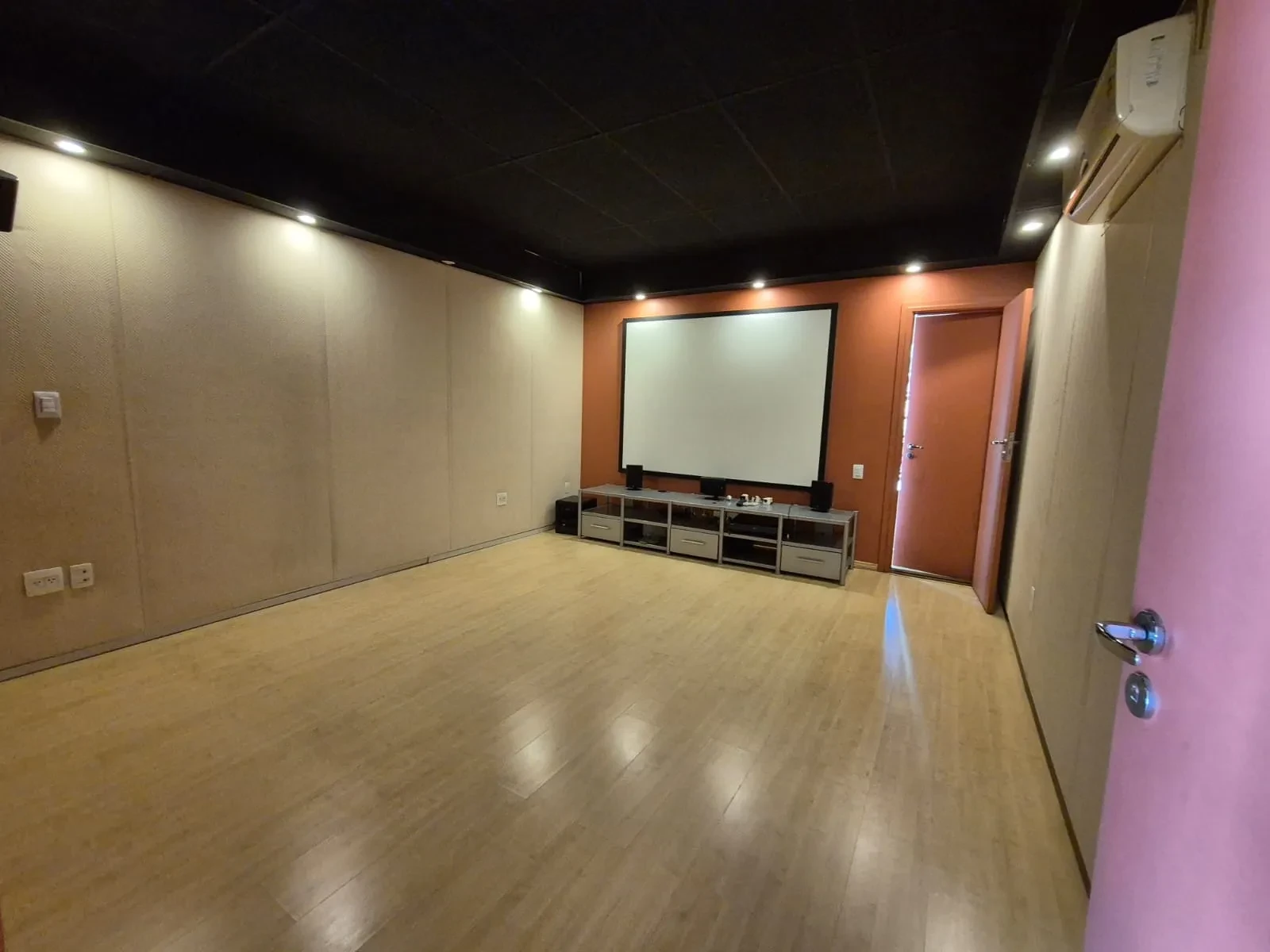 Imagem Sobrado com 3 Quartos à Venda, 303 m² em Chácara Seis de Outubro - São Paulo