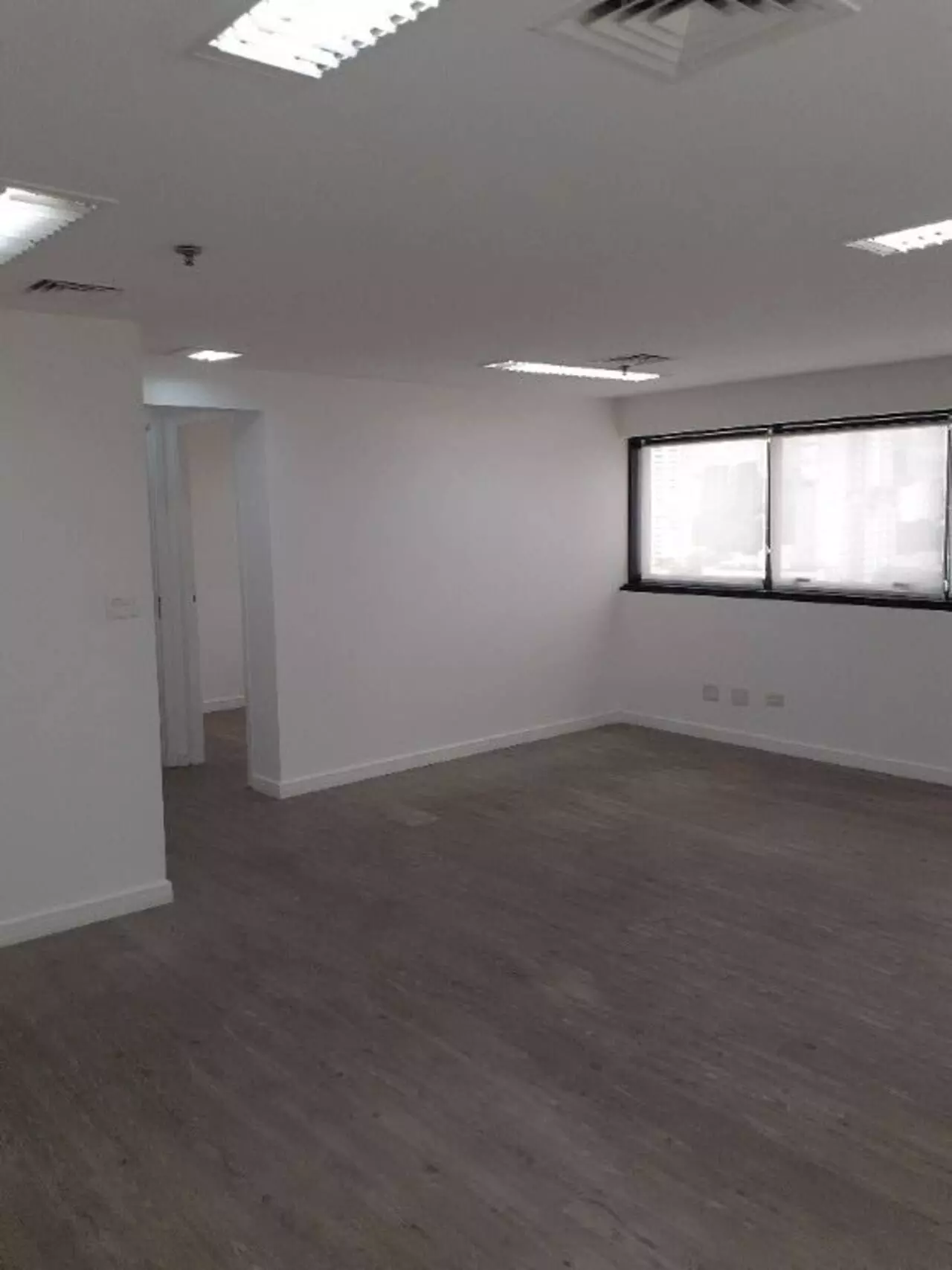 Imagem Sala Comercial à Venda ou Locação, 90 m²em Vila Olímpia - São Paulo
