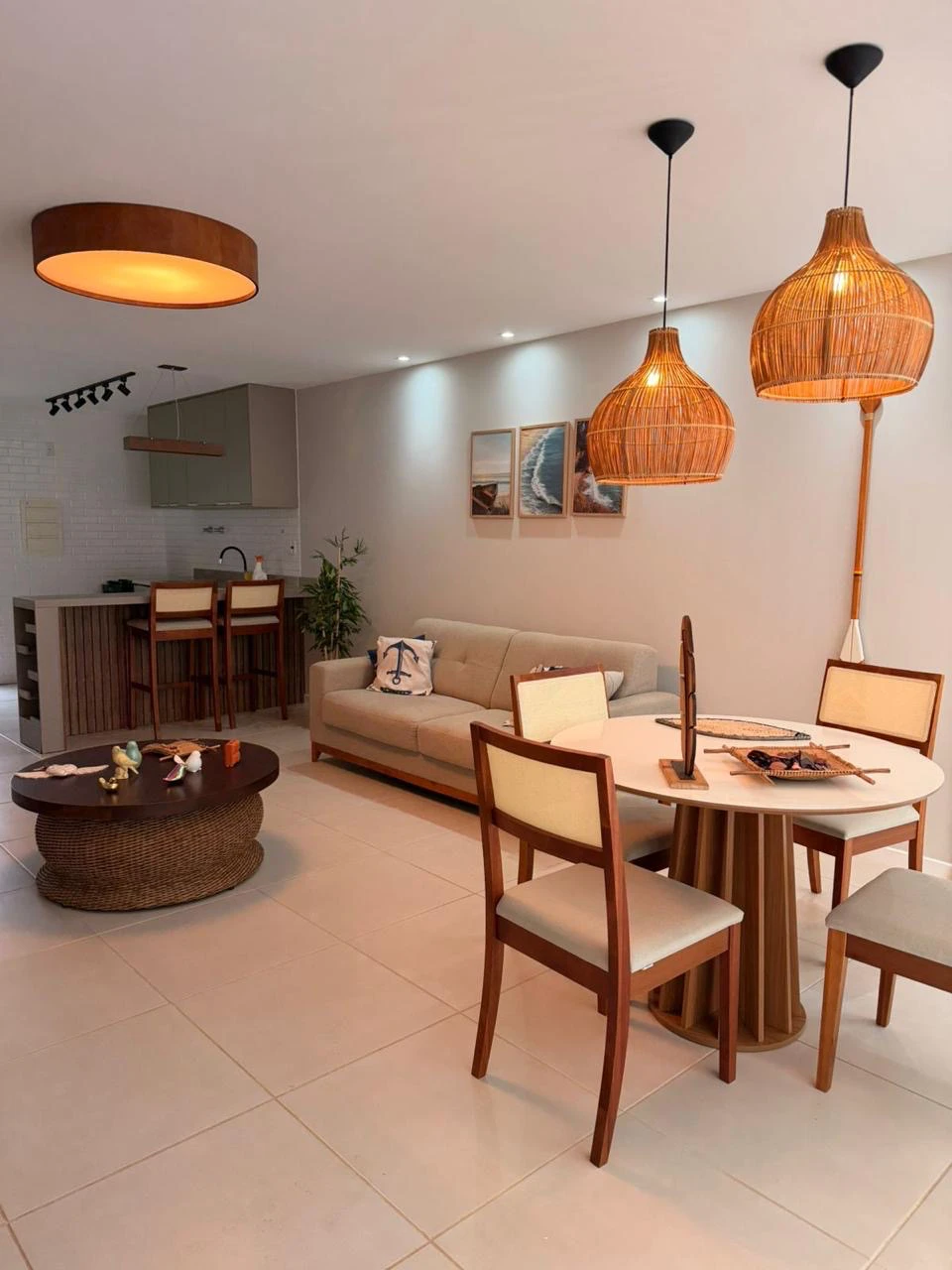 Imagem Casa de Condomínio com 3 Quartos para Alugar, 100 metros em Itacimirim (Monte Gordo) - Camaçari