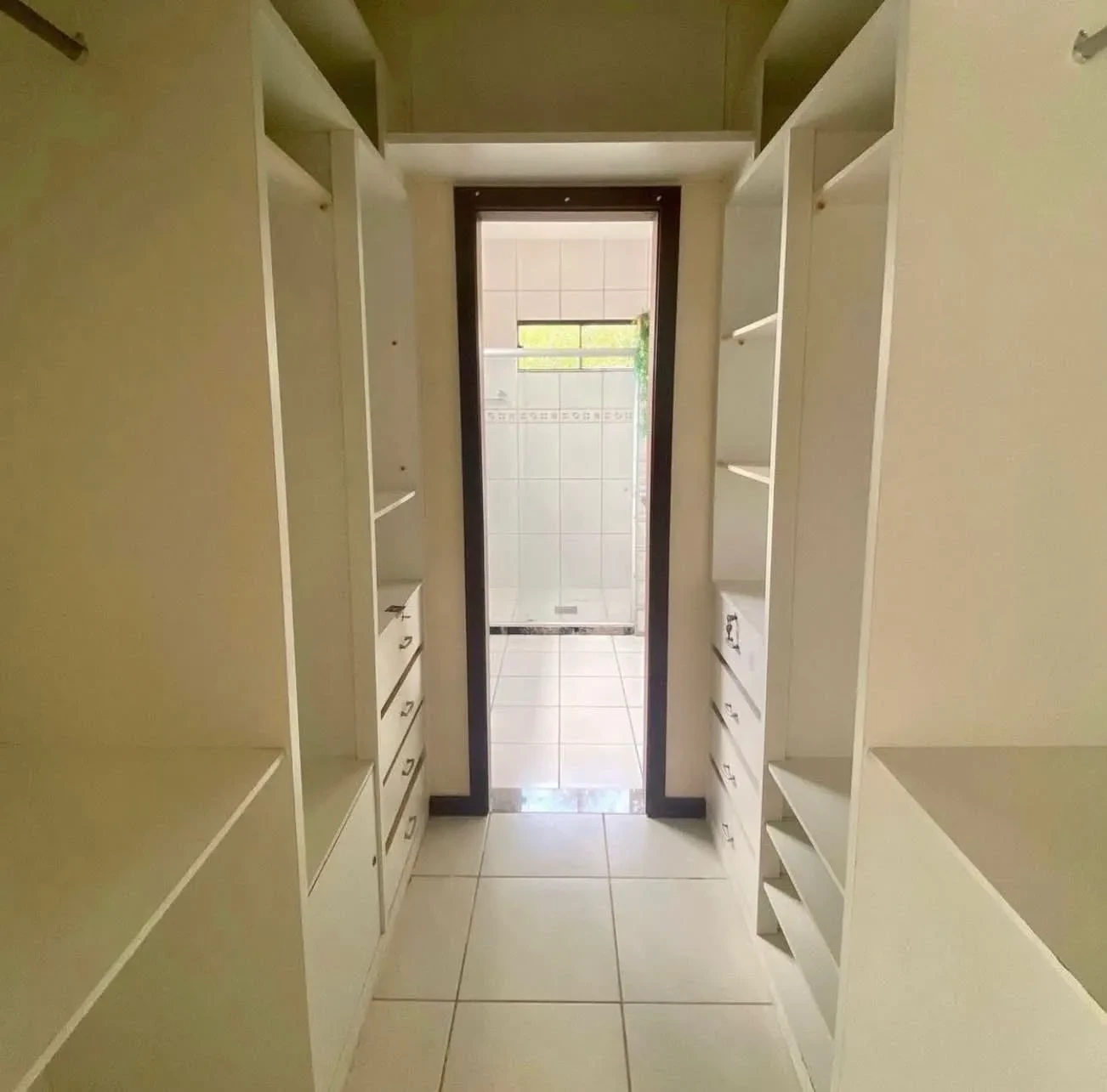 Imagem Casa com 3 Quartos para Alugar, 397 m² em Buraquinho - Lauro de Freitas