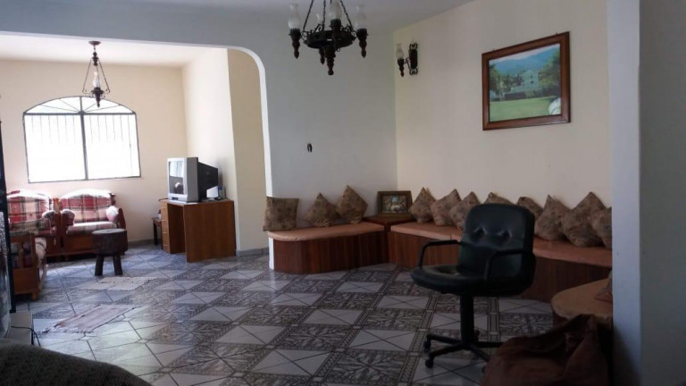 Casa com 4 Quartos à Venda, 350 m² em Vila Muriqui - Mangaratiba