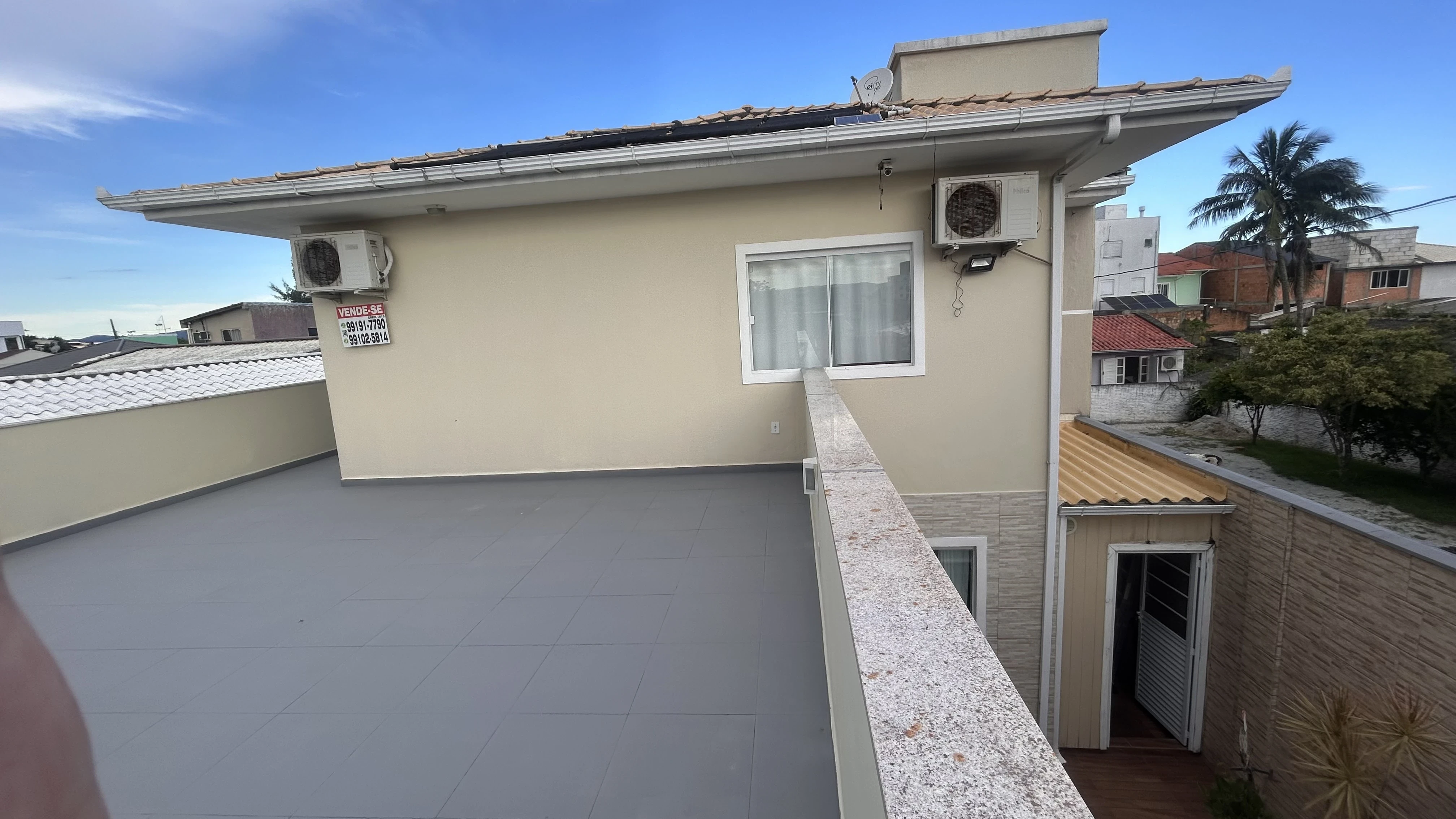 Imagem Sobrado com 3 Quartos à Venda, 200 m² em Barra do Aririú - Palhoça