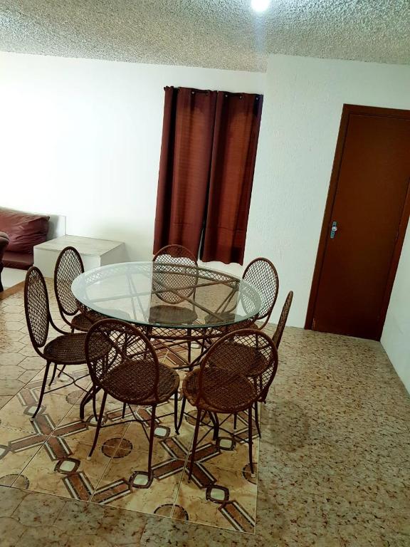 Imagem Casa com 4 Quartos para Temporada, 300 m²em Jardim Virgínia - Guarujá