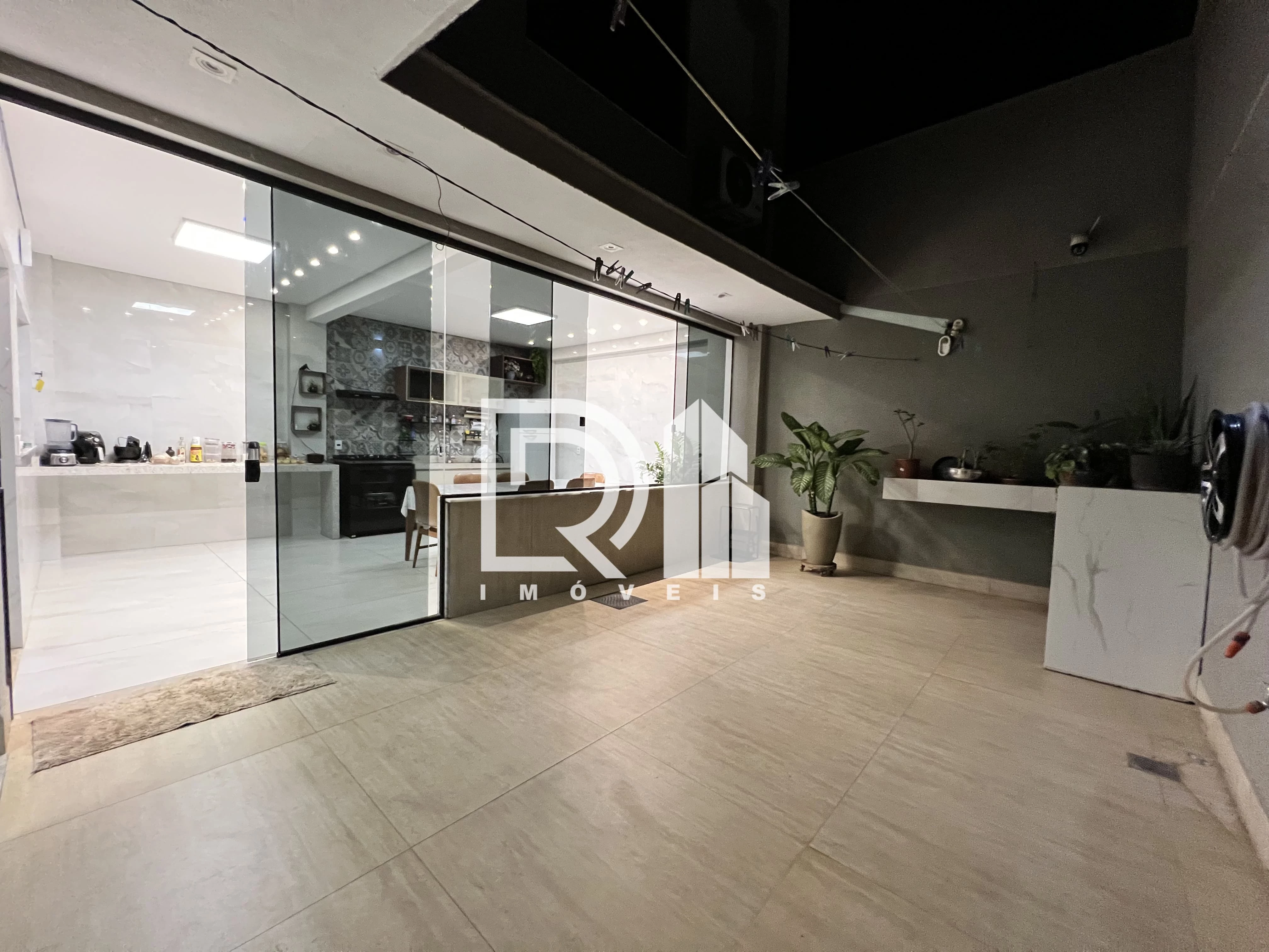 Imagem Casa com 3 Quartos à Venda, 380 m² em Guará II - Brasília