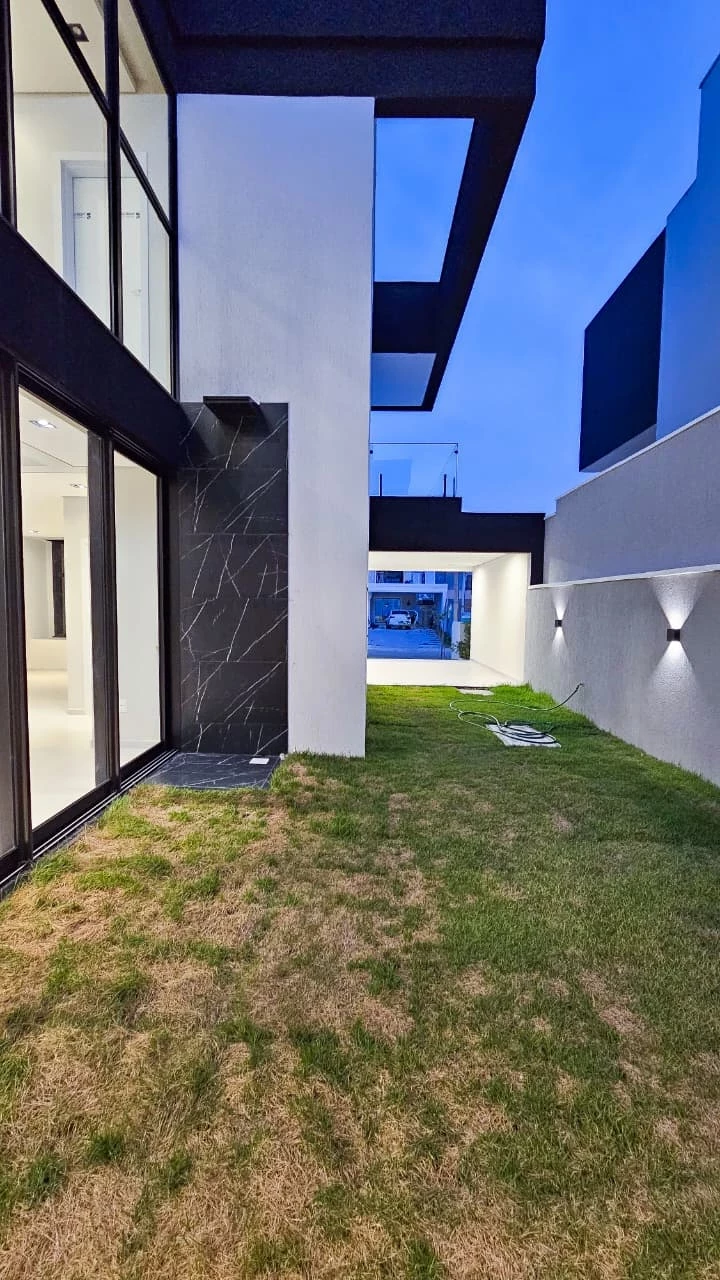 Imagem Casa de Condomínio com 4 Quartos à Venda, 267 m² em Cidade Alpha - Eusébio
