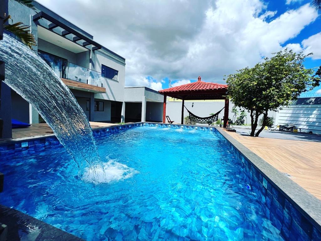 Sobrado com 5 Quartos à Venda, 346 m²em Jardim Nova Goiânia - Senador Canedo