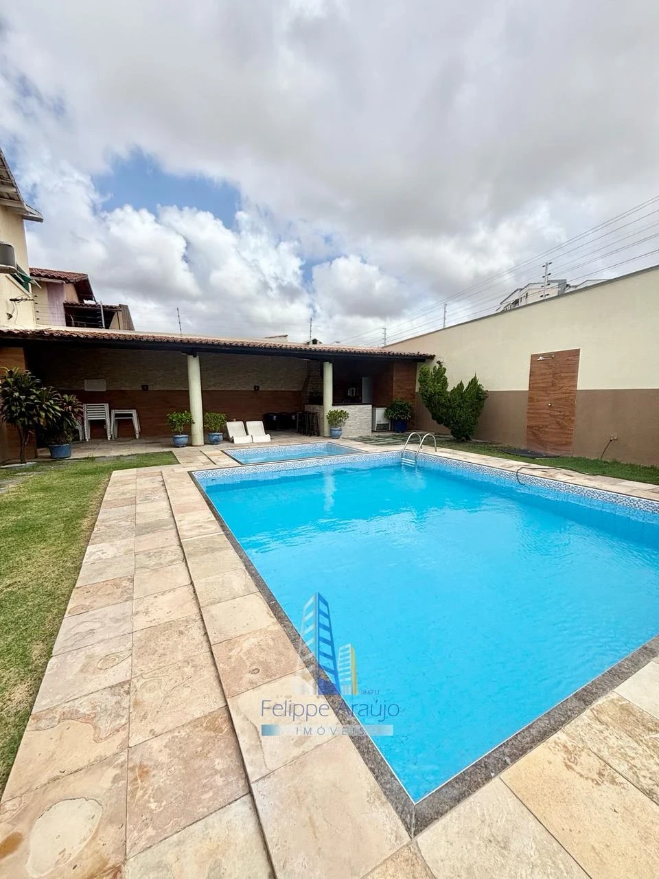 Imagem Casa com 4 Quartos à Venda, 160 m² em Jardim Cearense - Fortaleza