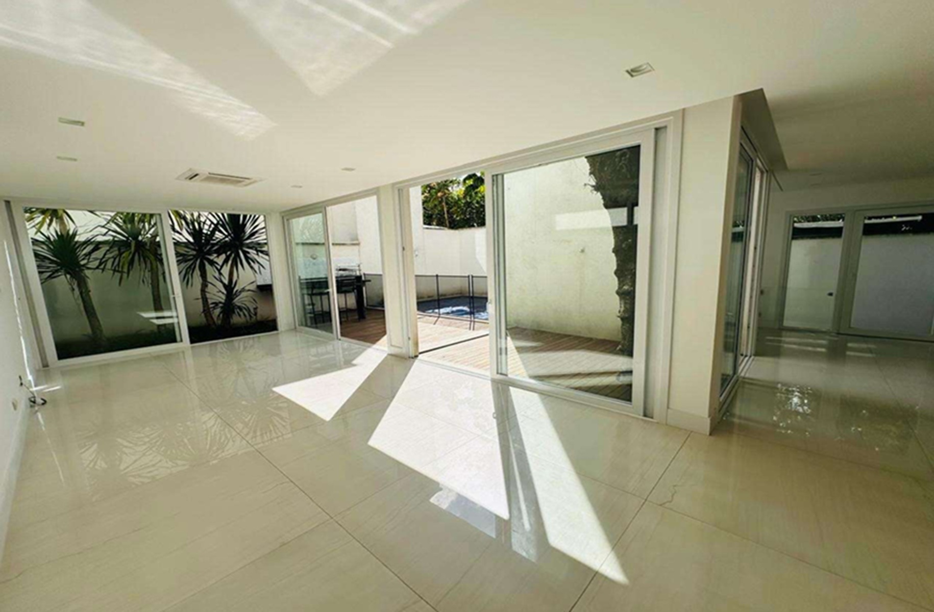 Imagem Casa de Condomínio com 4 Quartos à Venda, 365 m² em Jardim Petrópolis - São Paulo