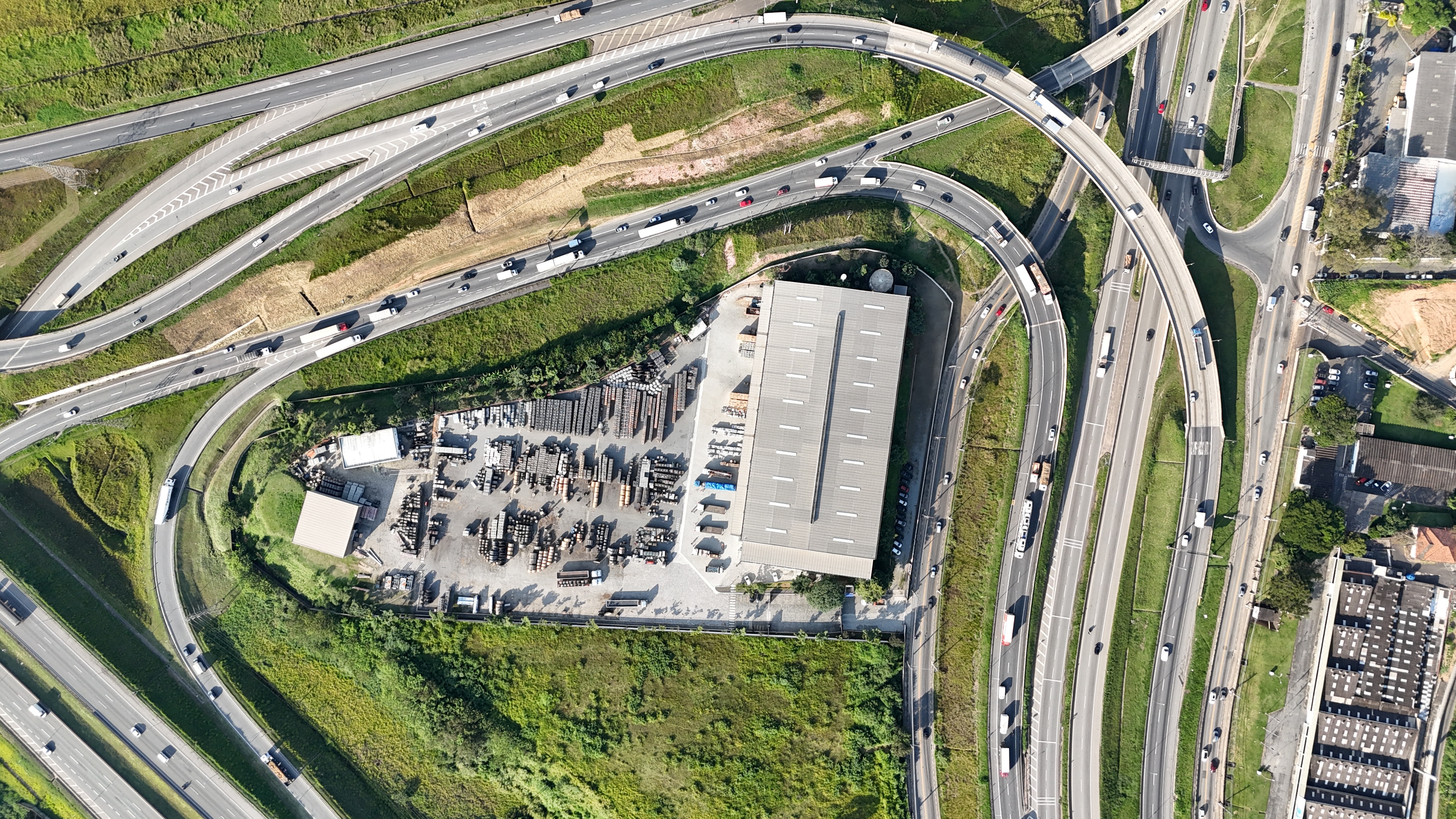 Foto do imóvel: Galpão para Alugar, 7.600 m² em Jardim Vista Alegre - Embu das Artes