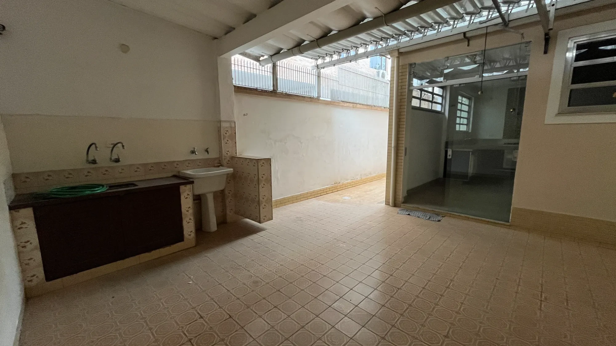 Imagem Sobrado com 4 Quartos à Venda, 295 m² em Aparecida - Santos