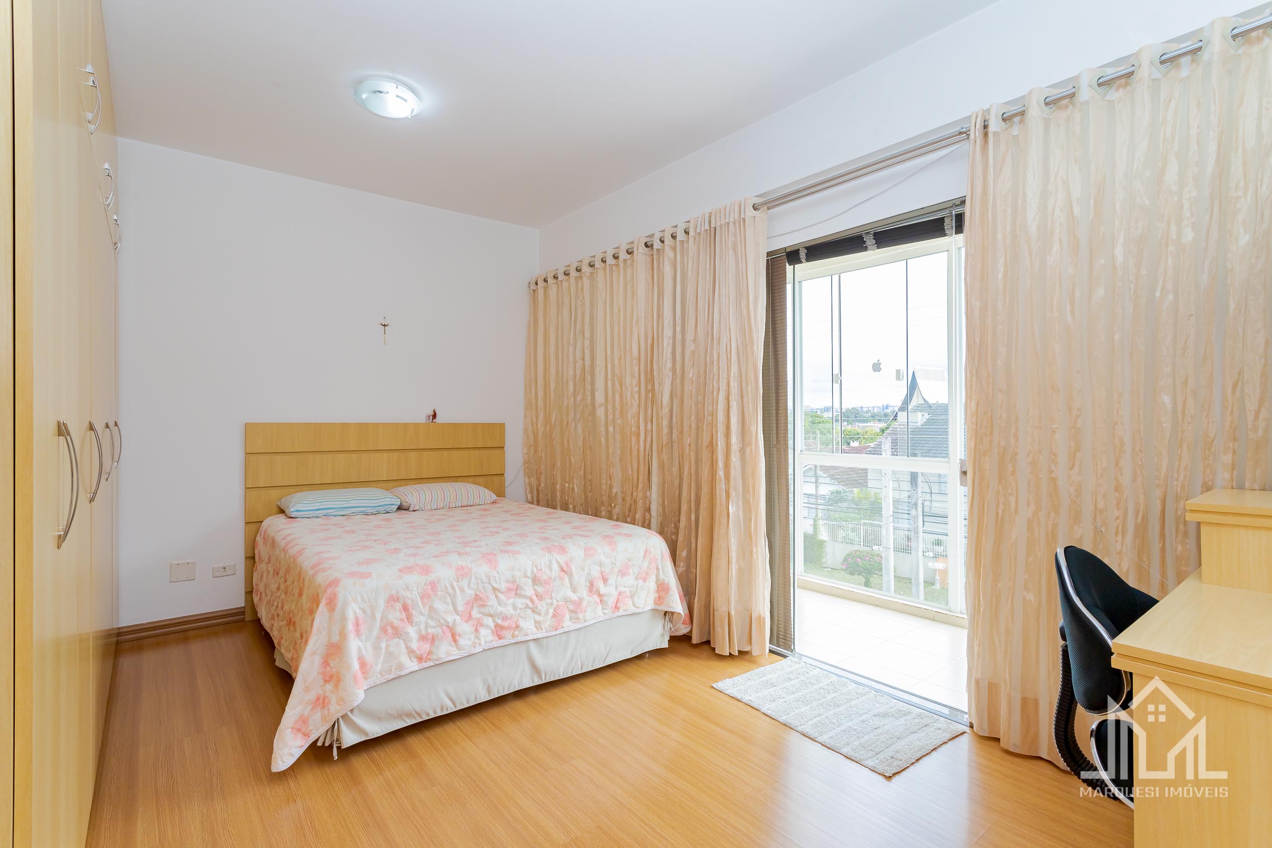 Imagem Casa com 3 Quartos à Venda, 241 m² em Guabirotuba - Curitiba