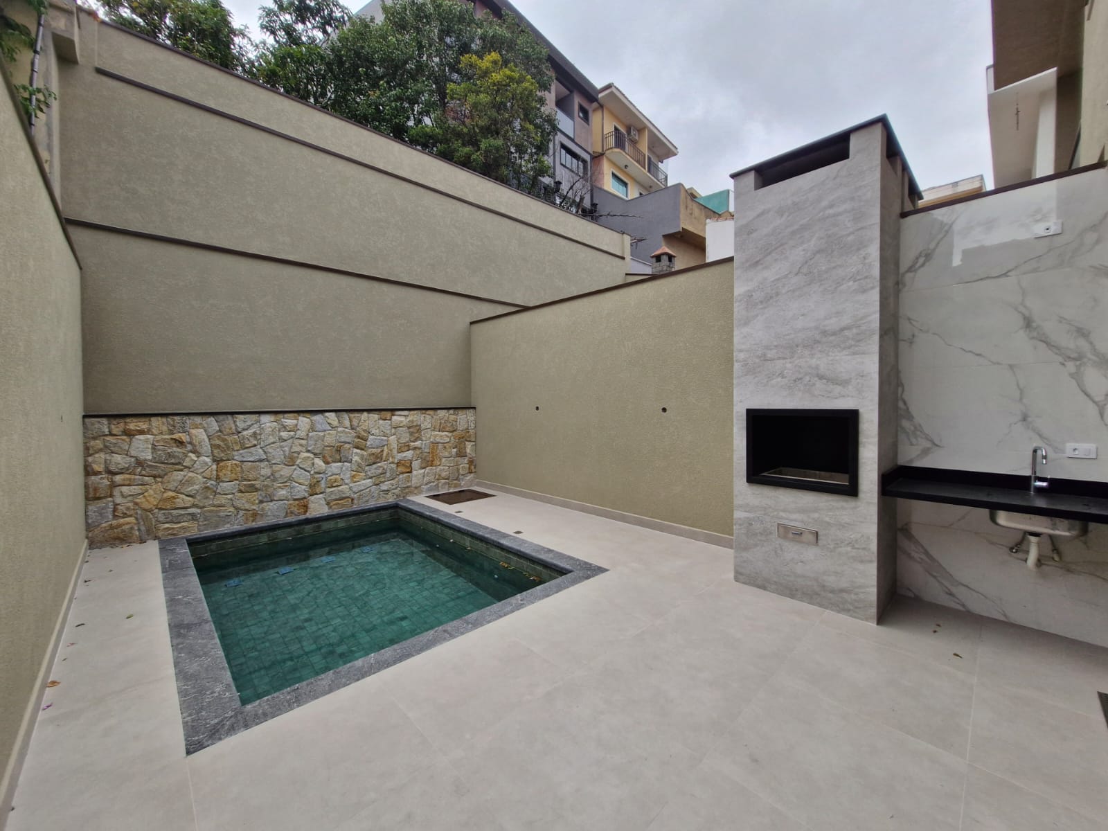 Imagem Sobrado com 4 Quartos à Venda, 189 m²em Parque São Domingos - São Paulo