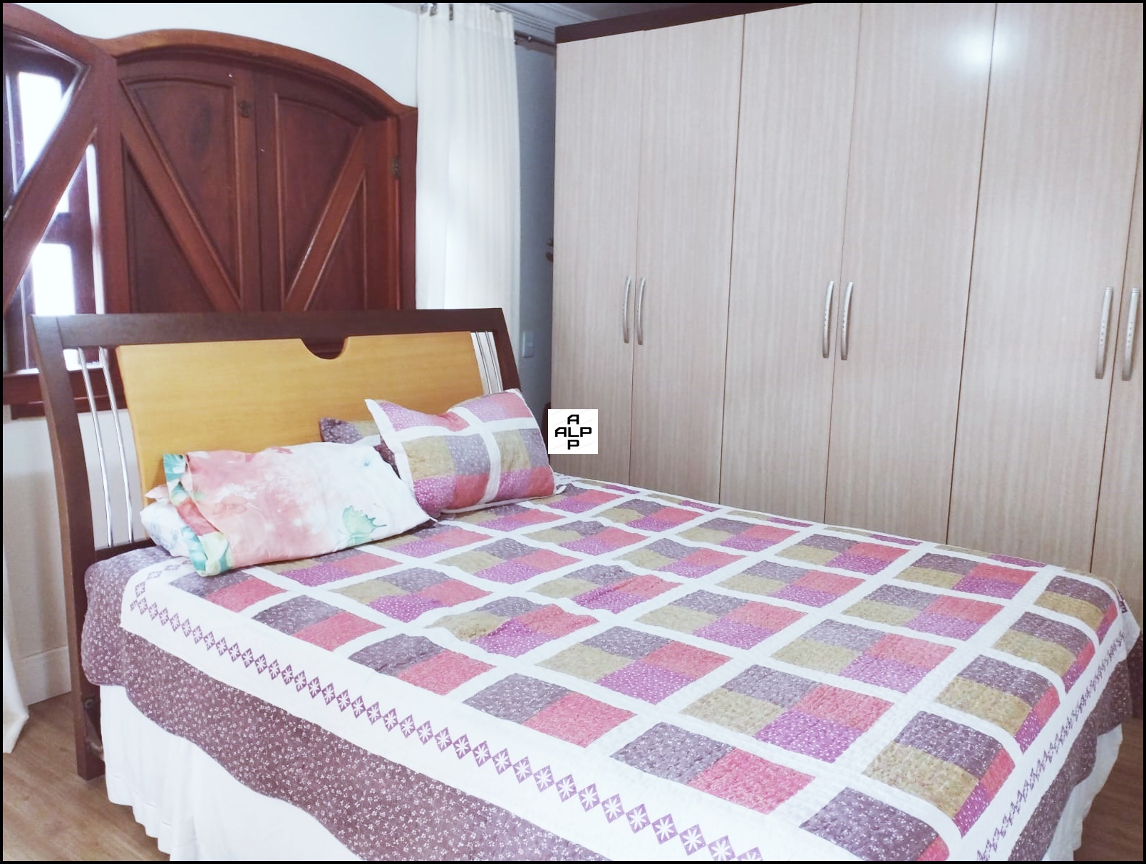 Imagem Sobrado com 4 Quartos à Venda, 250 m²em Taguatinga Sul (Taguatinga) - Brasília