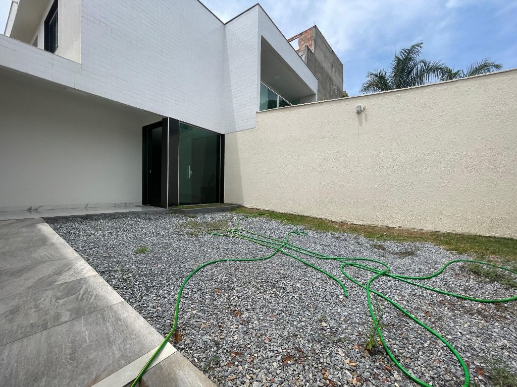 Imagem Casa com 2 Quartos à Venda, 94 m² em Santa Clara - Vespasiano