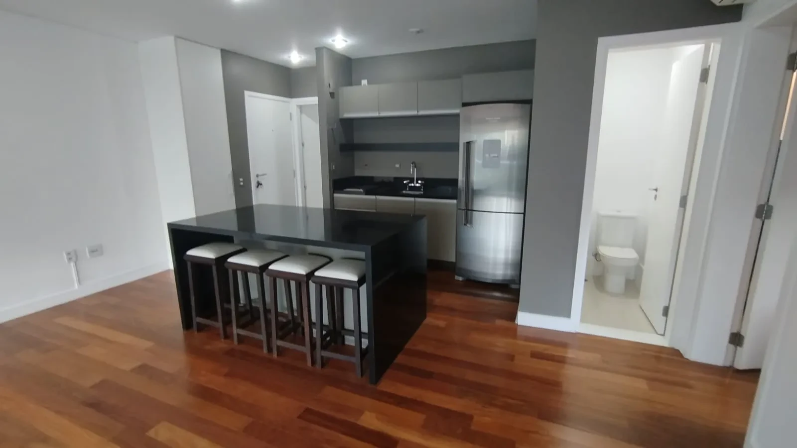 Imagem Apartamento com 1 Quarto à Venda ou Locação, 93 m² em Itaim Bibi - São Paulo
