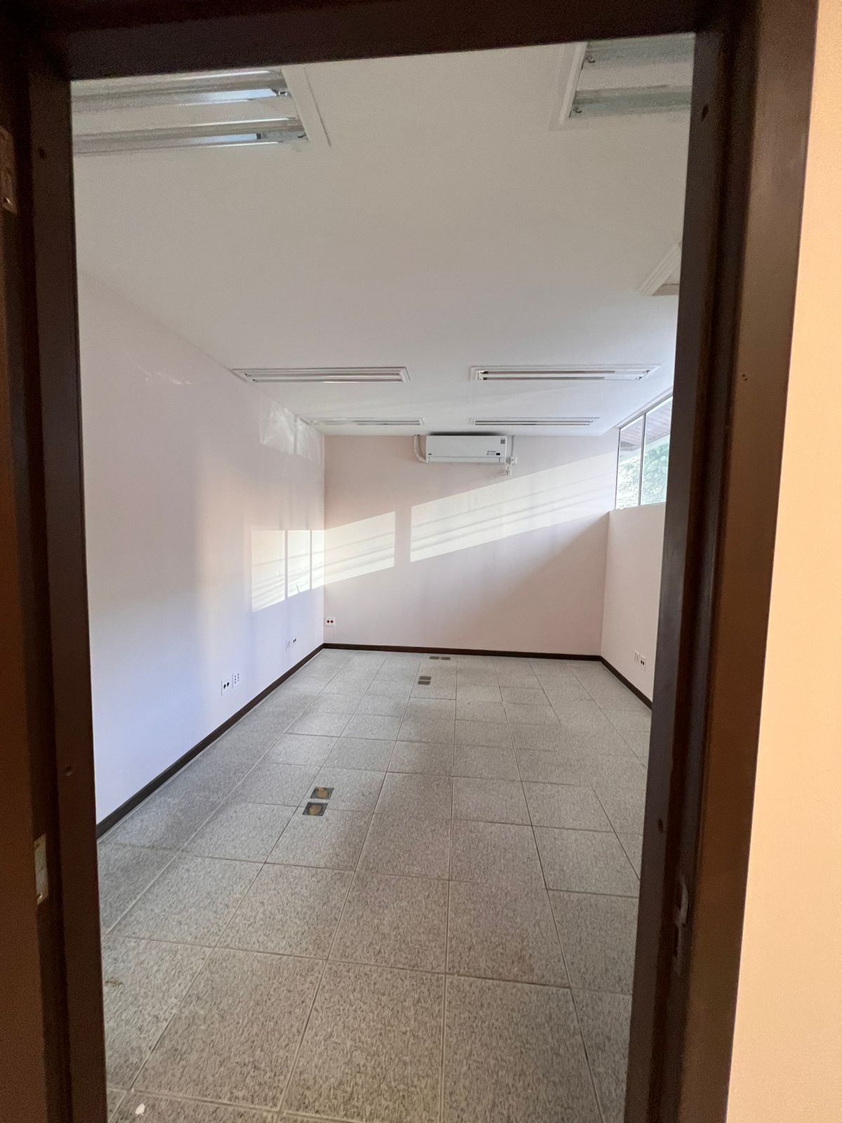 Imagem Sala Comercial à Venda, 656 m² em Centro - Balneário Camboriú