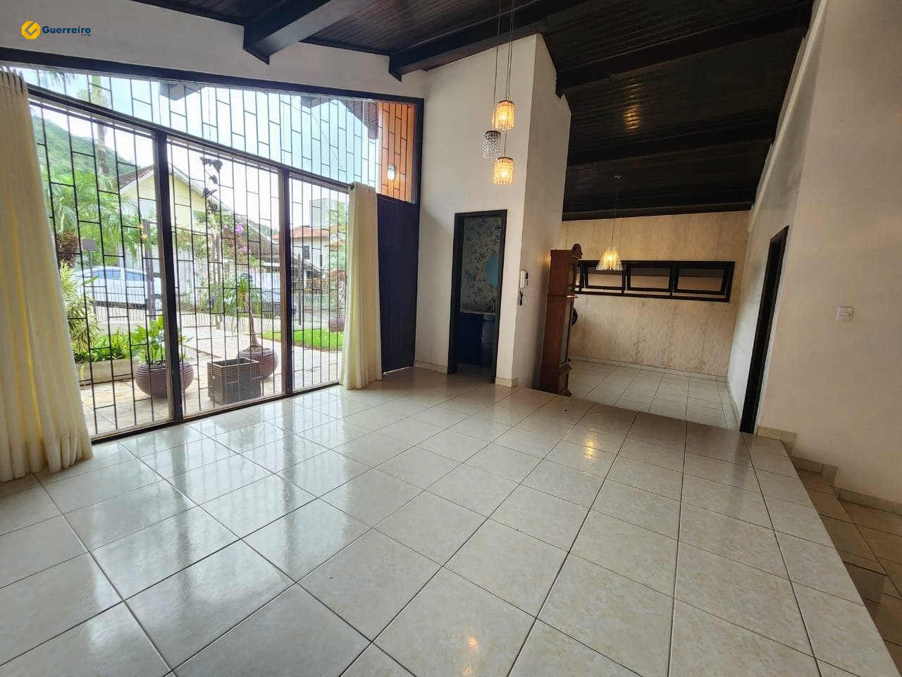 Foto do imóvel: Casa com 3 Quartos à Venda, 190 m² em Trindade - Florianópolis