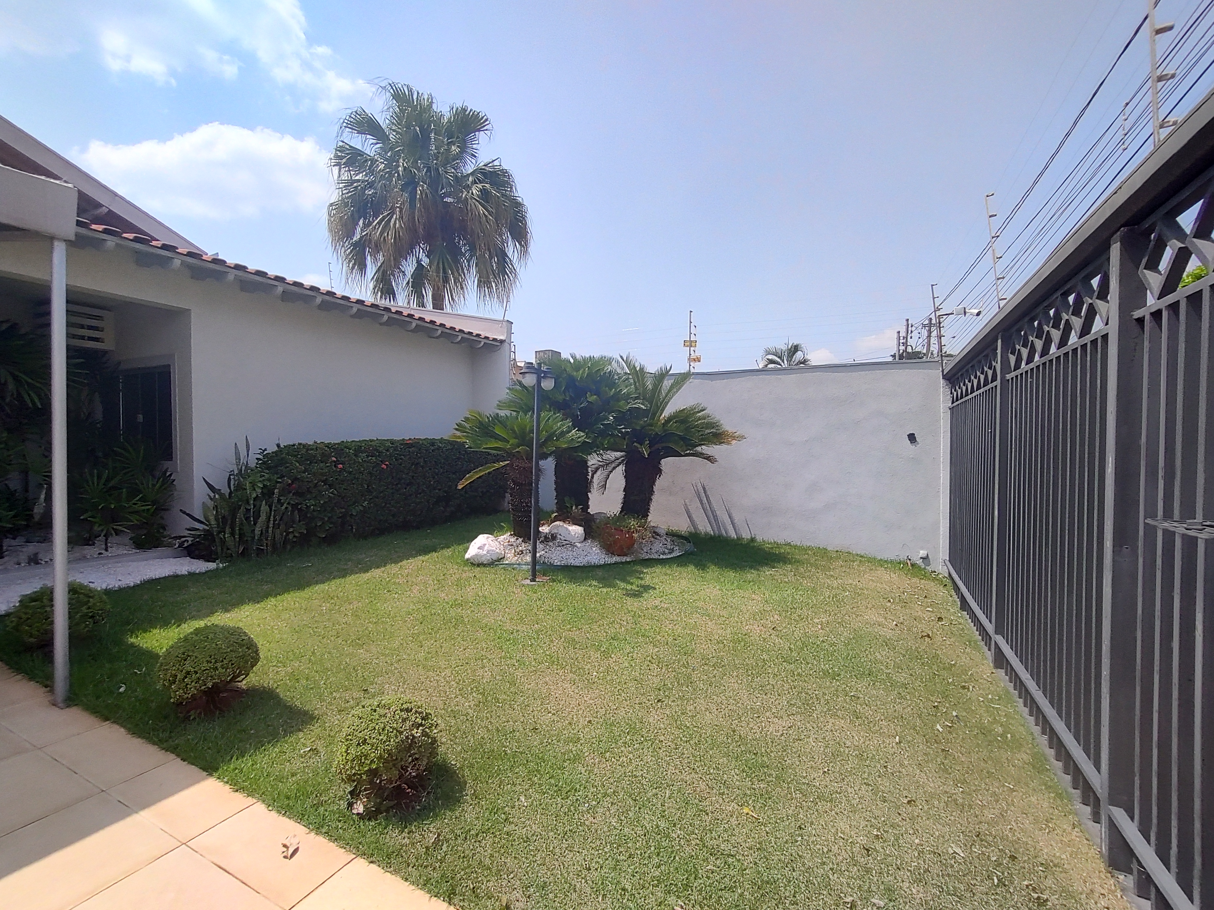 Imagem Casa com 3 Quartos à Venda, 204 m²em Jardim São Bento - Campo Grande