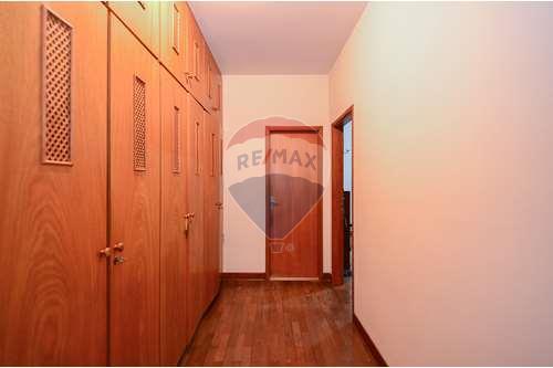 Imagem Sobrado com 3 Quartos à Venda, 351 m²em Jardim Esplanada II - São José dos Campos