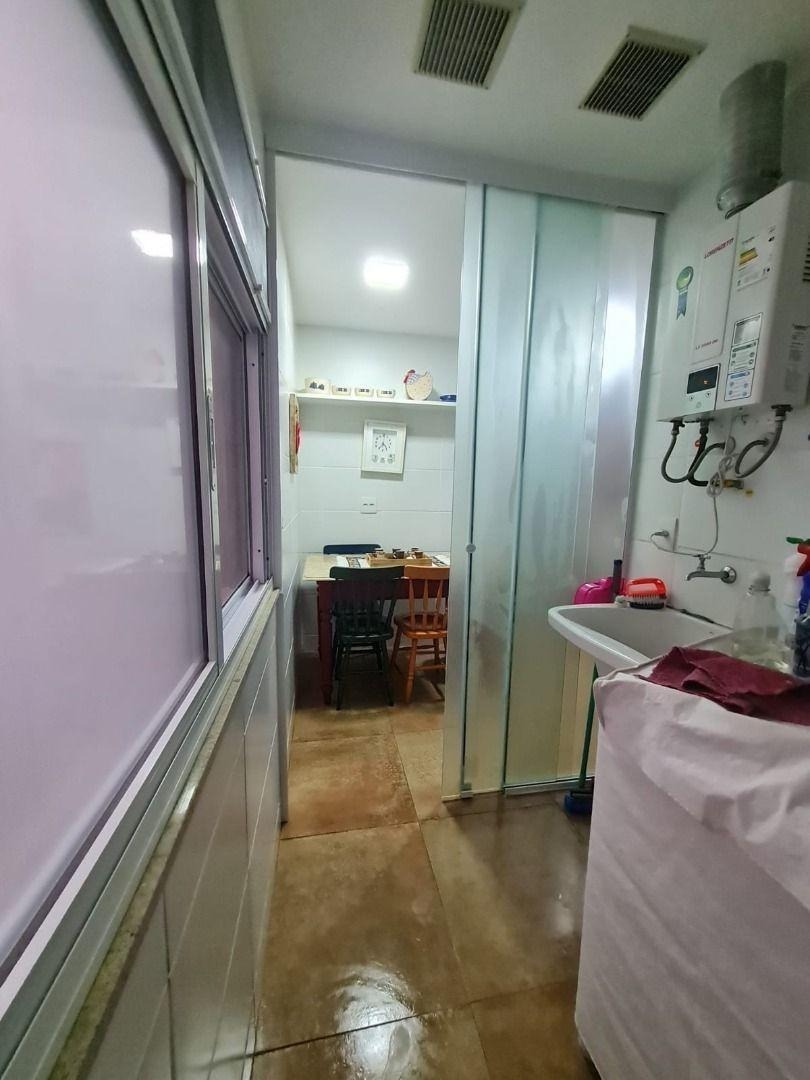 Imagem Apartamento com 4 Quartos à Venda, 131 m²em Camboinhas - Niterói