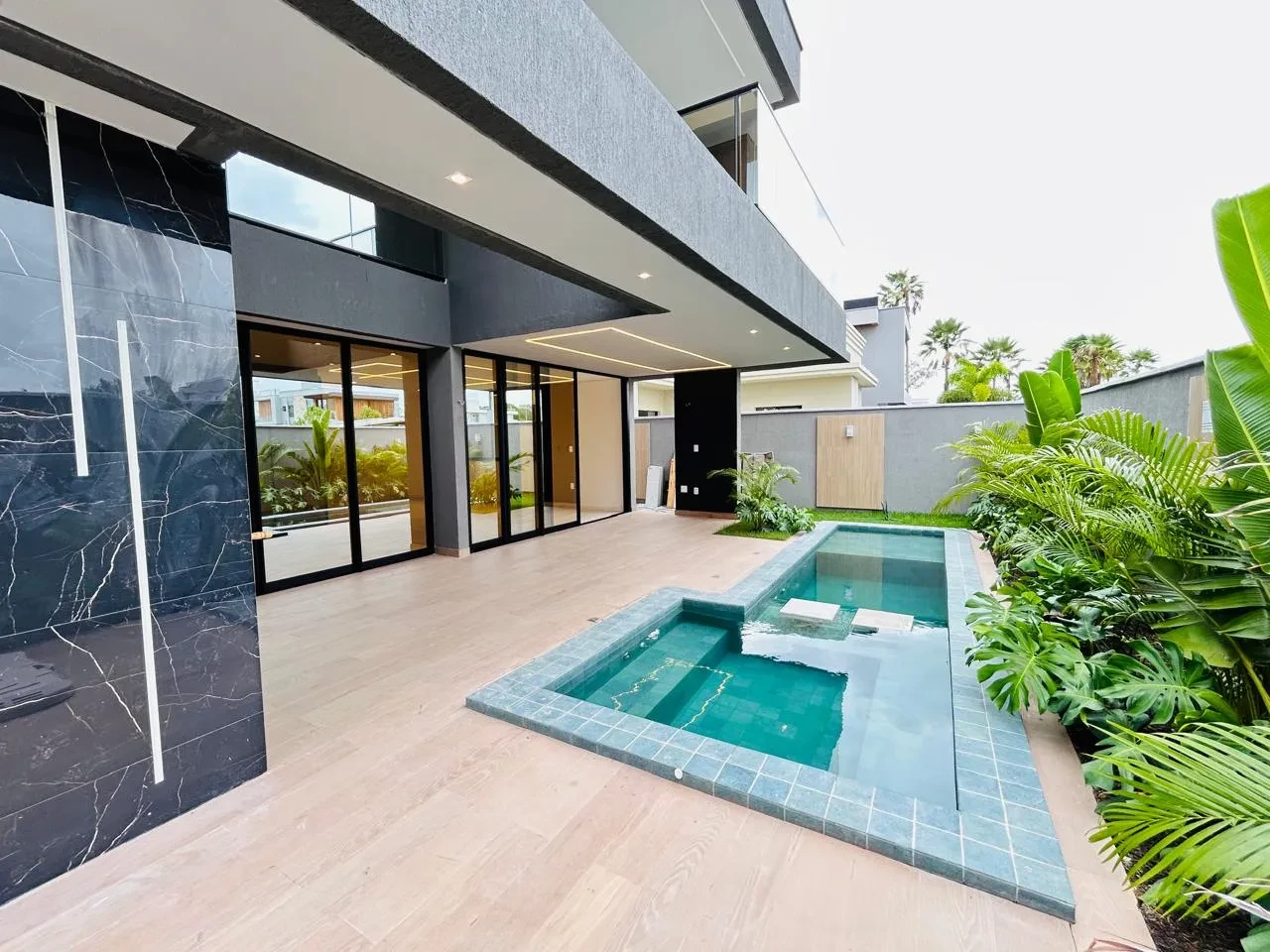 Imagem Casa de Condomínio com 4 Quartos à Venda, 317 m² em Centro - Eusébio