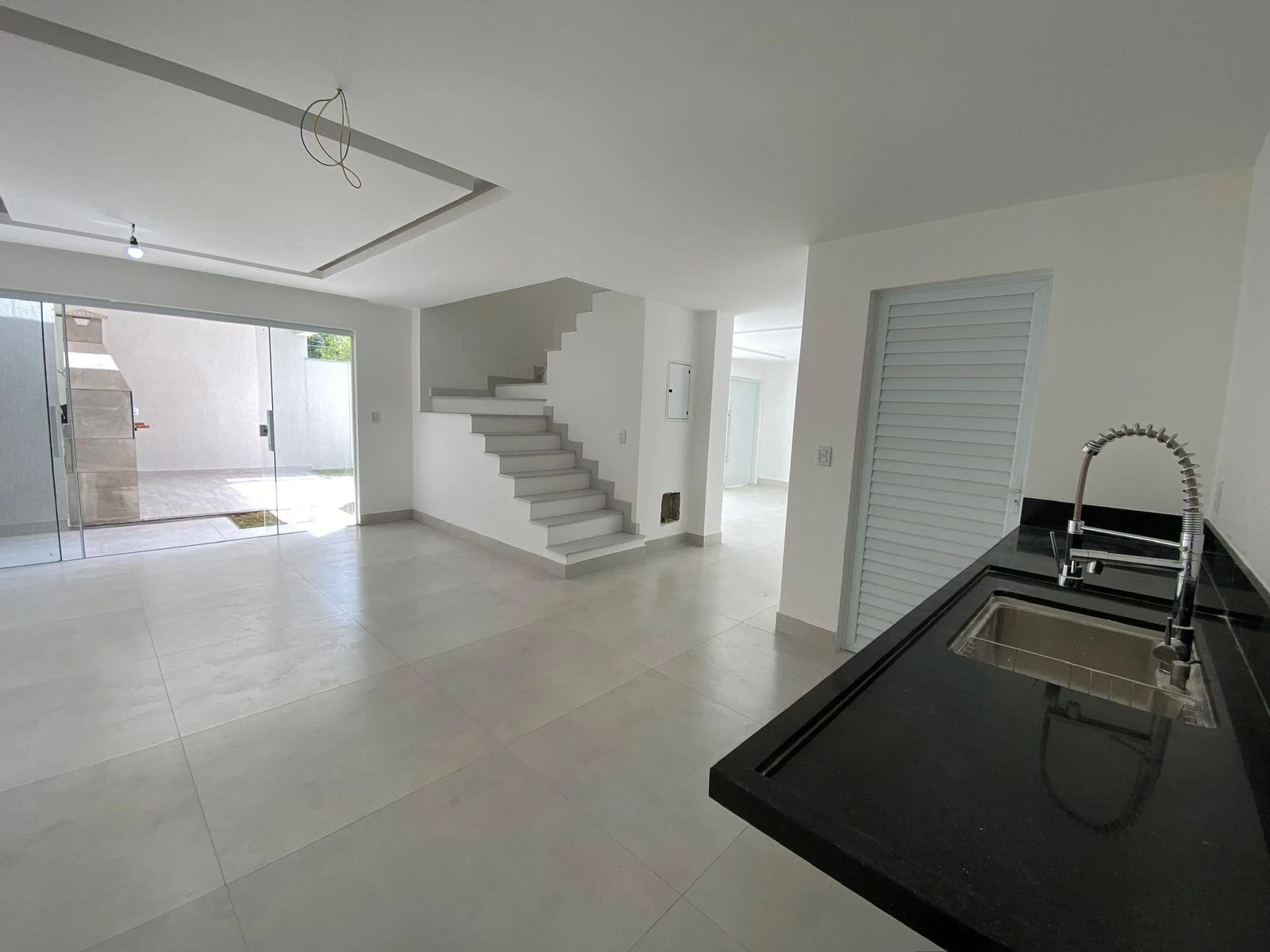 Foto do imóvel: Casa de Condomínio com 4 Quartos à Venda ou Locação, 20 m² em Vargem Pequena - Rio de Janeiro