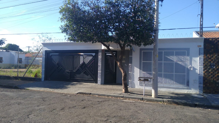 Imagem Casa com 4 Quartos à Venda, 192 m² em Parque Industrial - Araçatuba