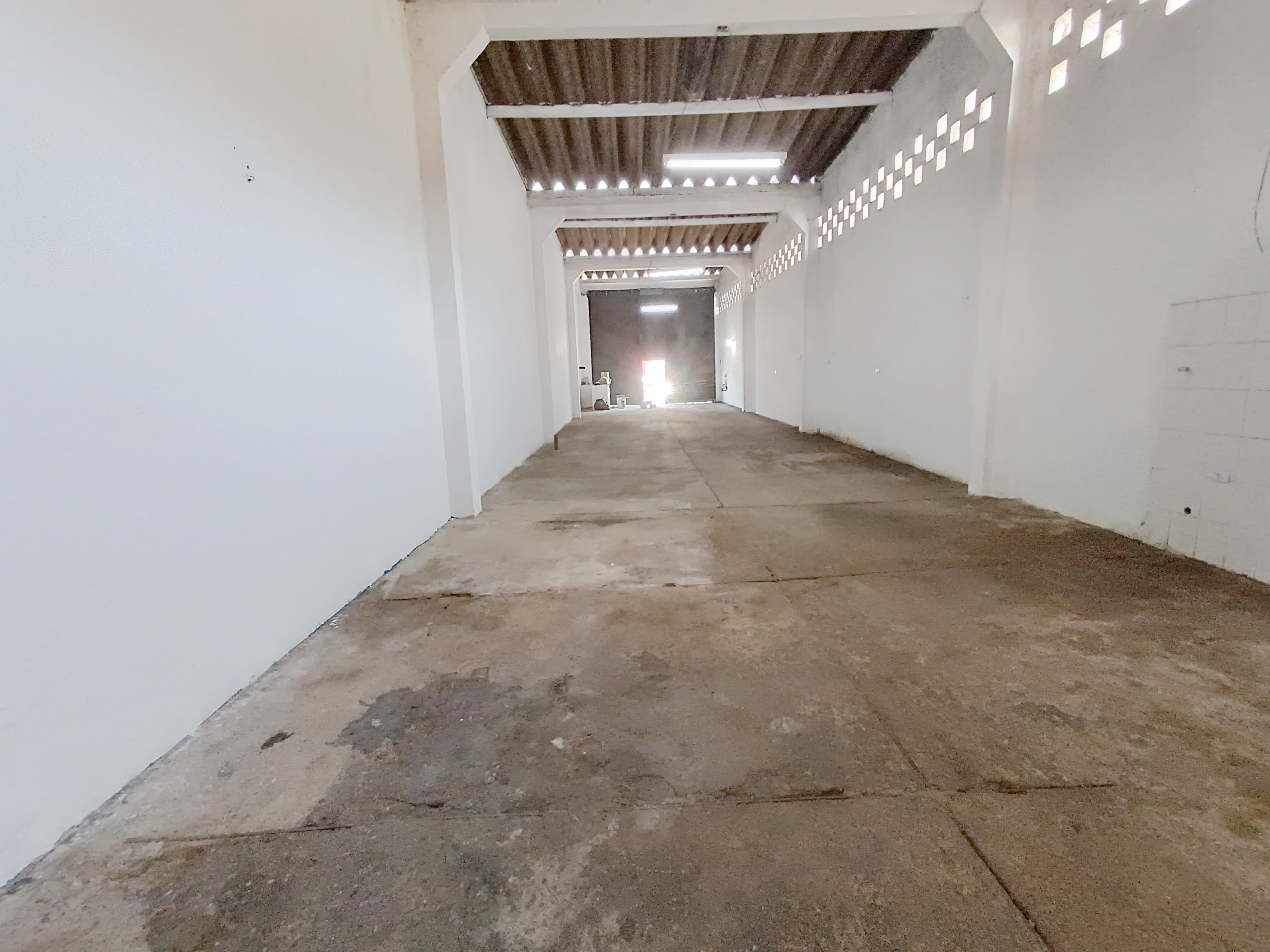 Imagem Galpão à Venda ou Locação, 255 m² em Estuário - Santos
