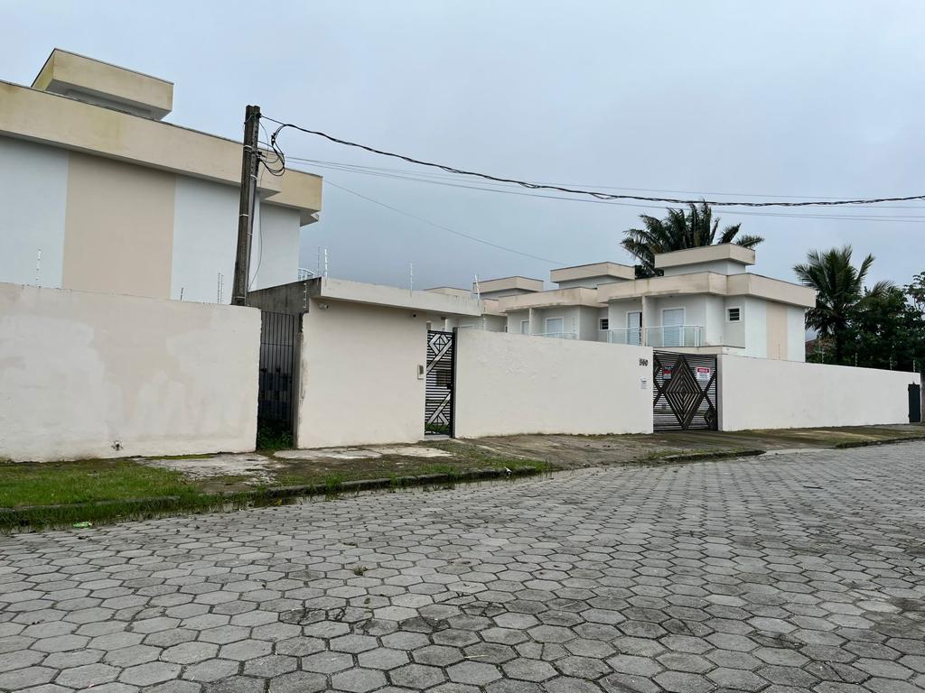 Sobrado com 2 Quartos à Venda, 64 m²em Jardim das Gaivotas - Caraguatatuba