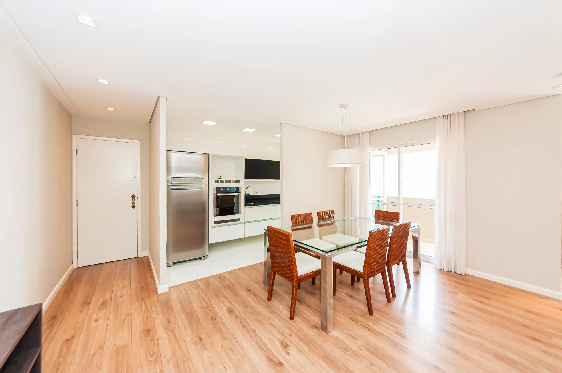 Imagem Apartamento com 2 Quartos à Venda, 75 m² em Cabral - Curitiba