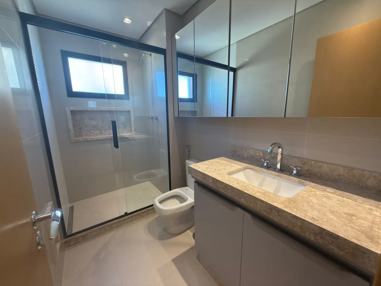 Imagem Apartamento com 4 Quartos para Alugar, 257 m² em Jardim Sumaré - Araçatuba