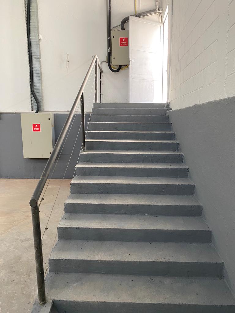 Foto do imóvel: Galpão para Alugar, 1.300 m² em Jardim Henriqueta - Taboão da Serra