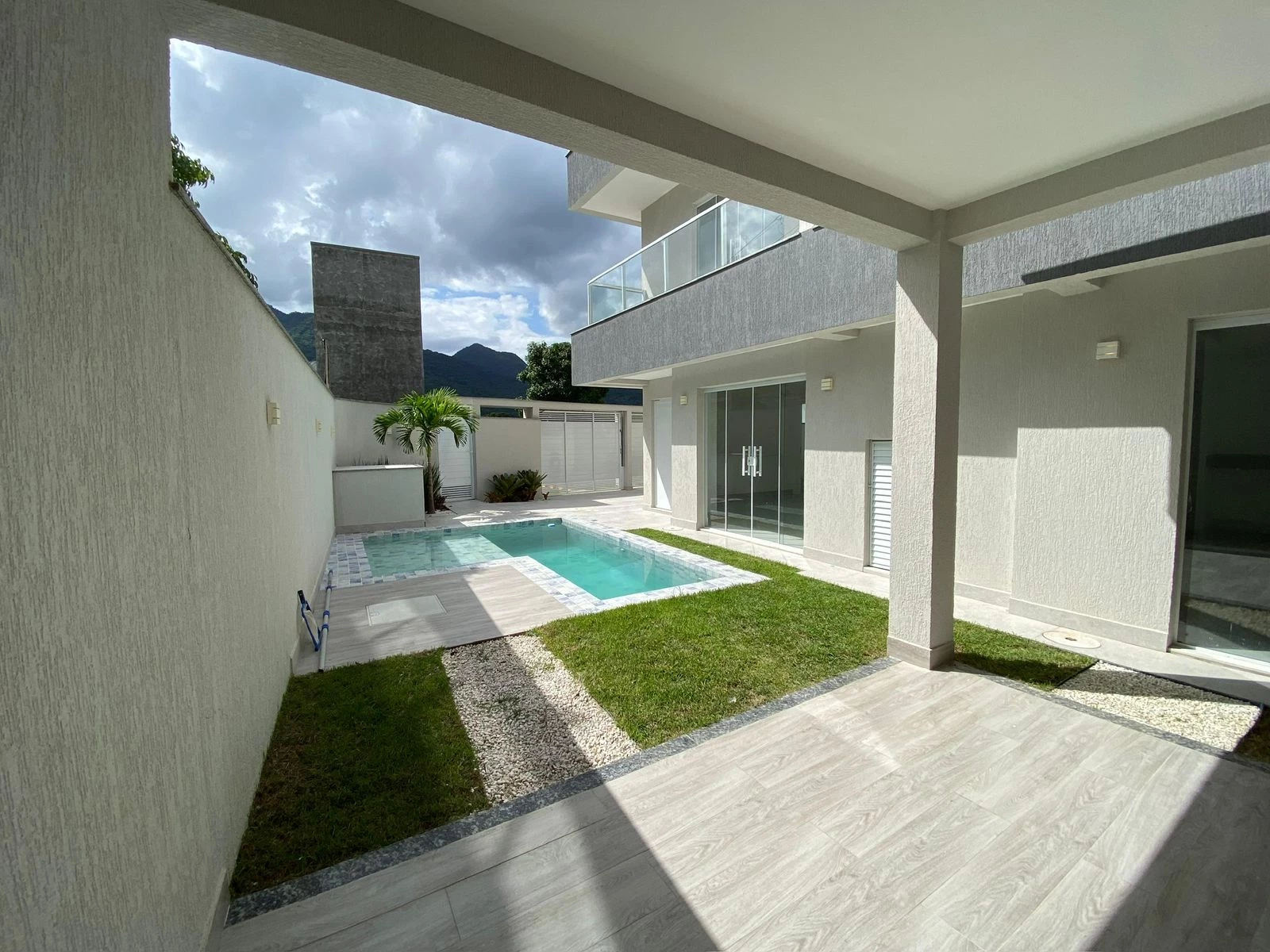 Foto do imóvel: Casa de Condomínio com 4 Quartos à Venda ou Locação, 20 m² em Vargem Pequena - Rio de Janeiro