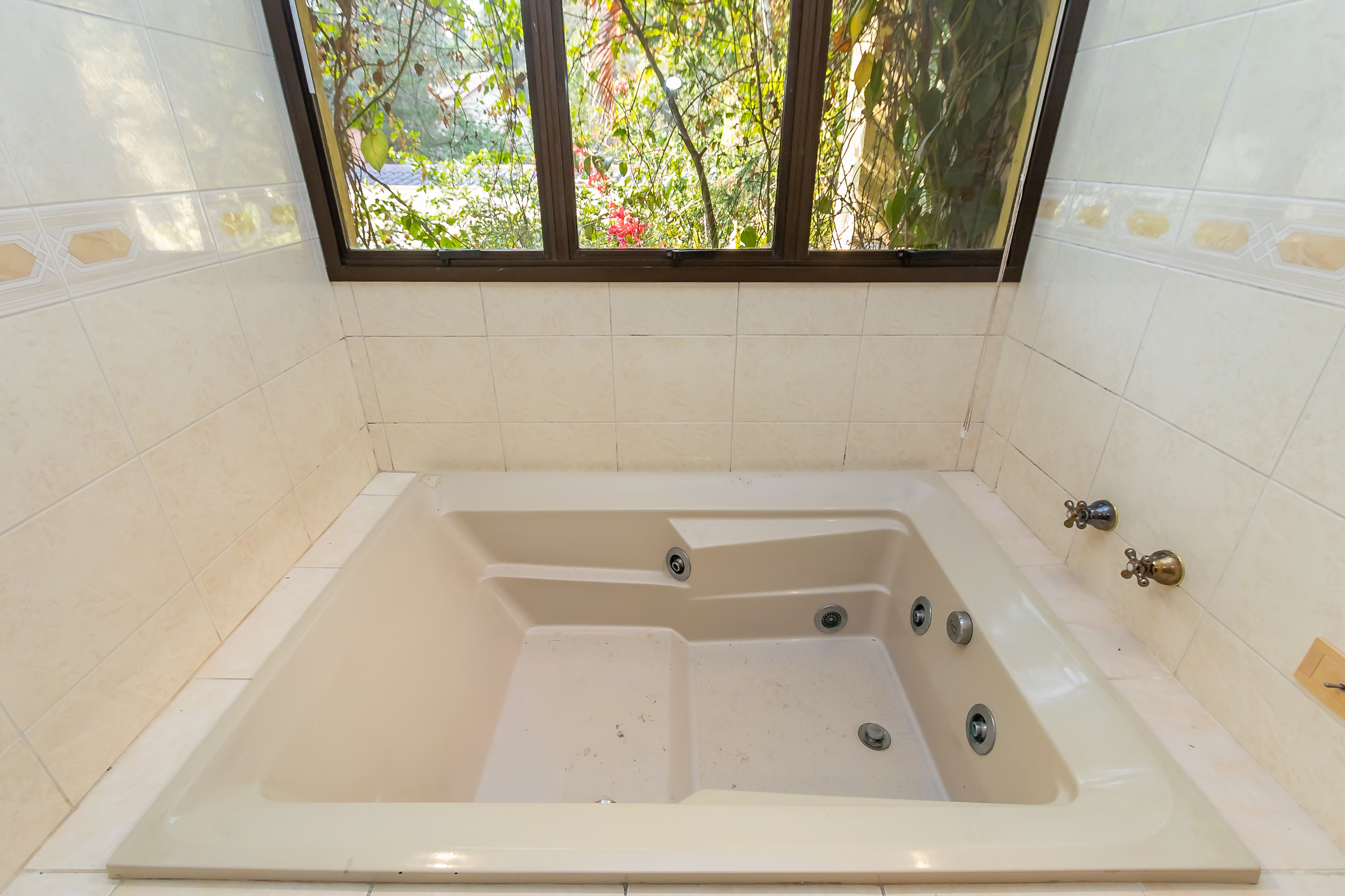 Foto do imóvel: Sobrado com 3 Quartos à Venda, 278 m² em Vista Alegre - Curitiba